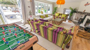 Shippenrill Croyde - Sleeps 14 - Hot Tub option - Stylish Home with fire pit, table tennis & dog friendly